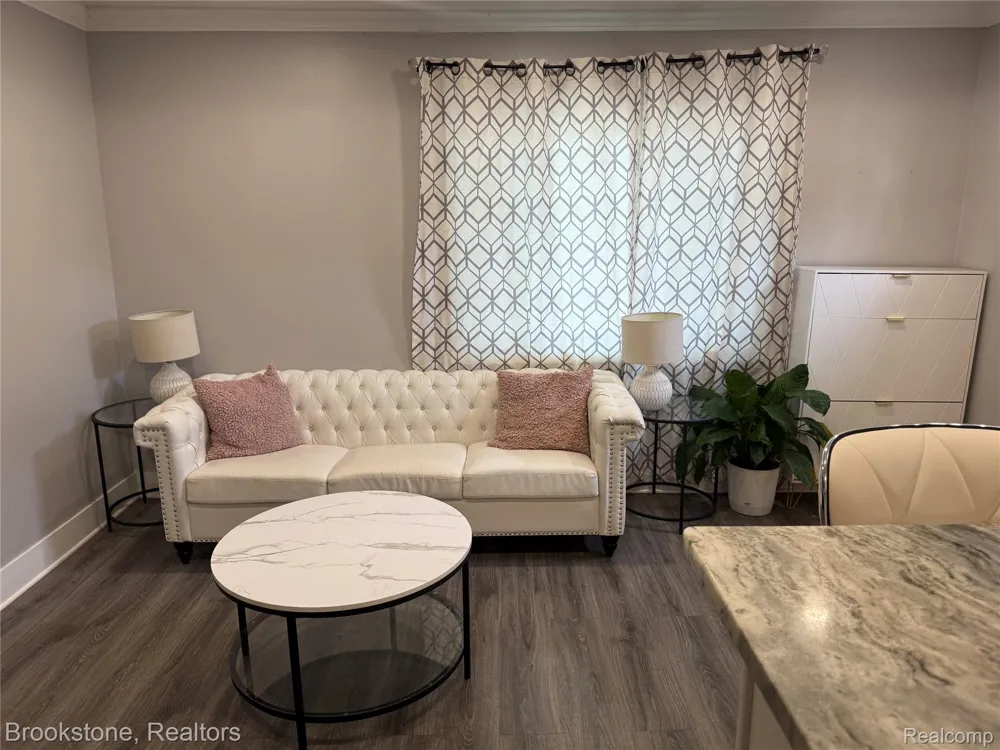 311 W Grand Traverse Street Commerce Charter Township, MI 48382