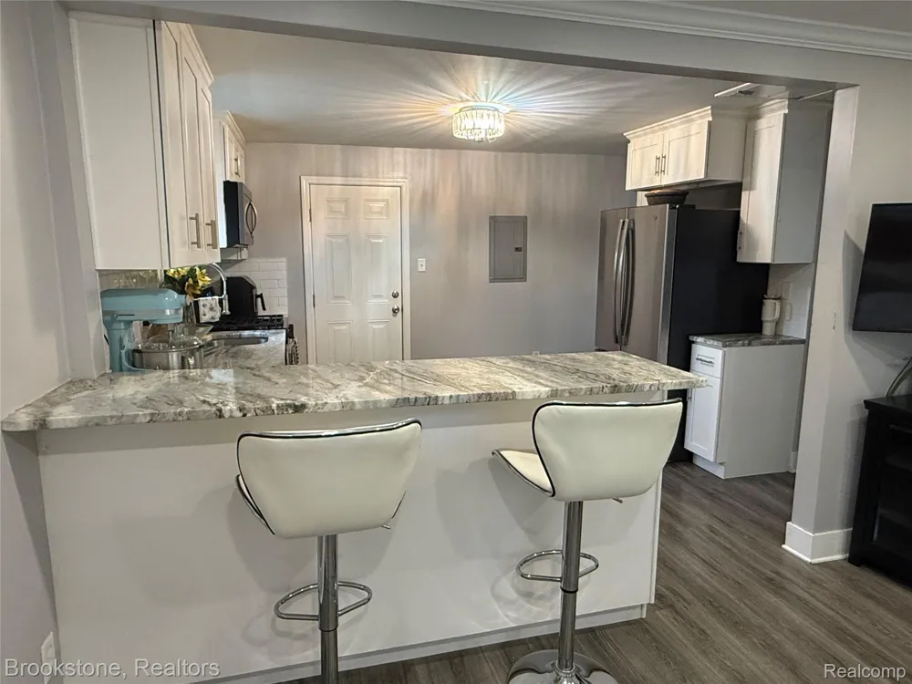 311 W Grand Traverse Street Commerce Charter Township, MI 48382