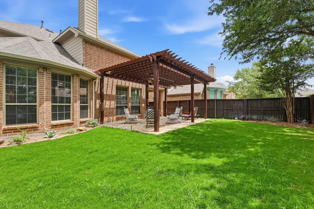 1336 Burnett Drive Lantana, TX 76226