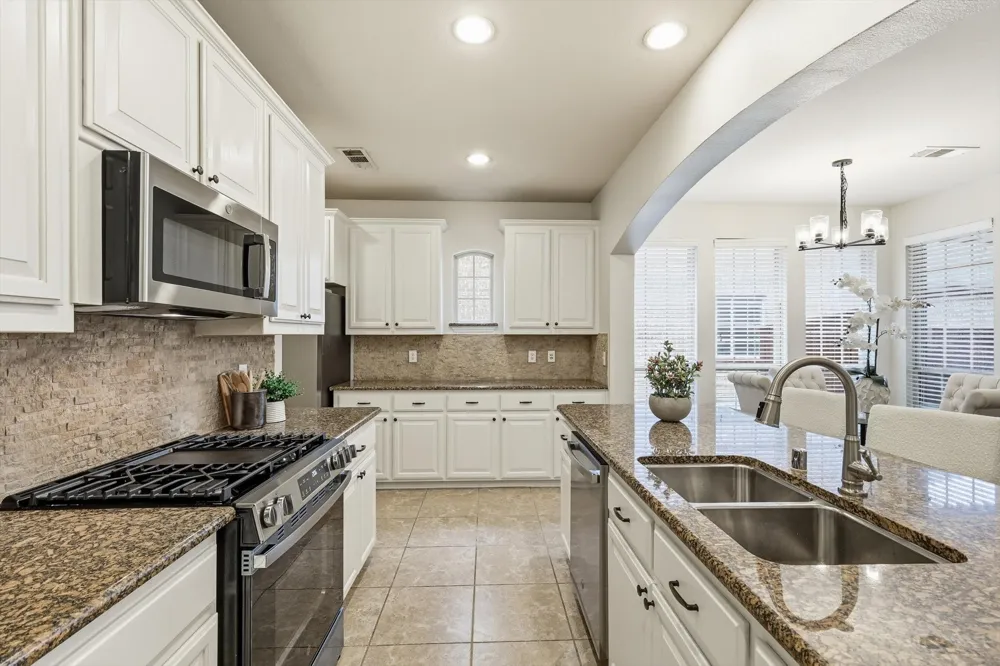 1336 Burnett Drive Lantana, TX 76226