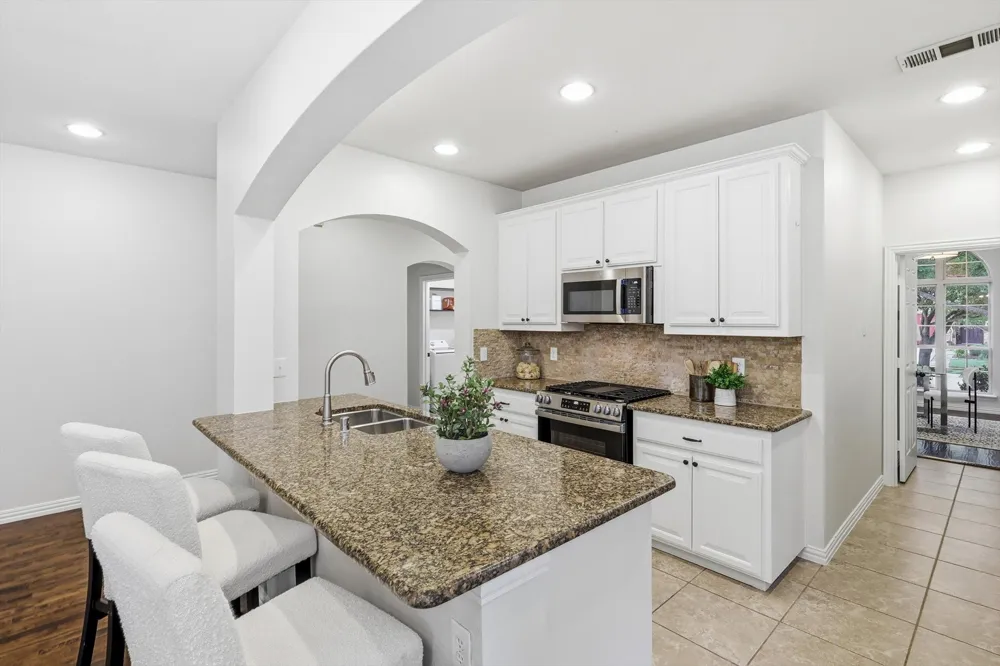 1336 Burnett Drive Lantana, TX 76226