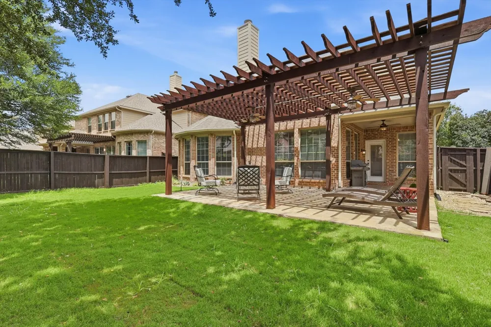 1336 Burnett Drive Lantana, TX 76226
