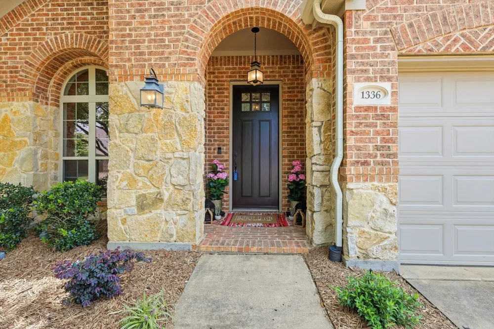 1336 Burnett Drive Lantana, TX 76226
