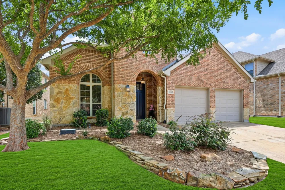 1336 Burnett Drive Lantana, TX 76226