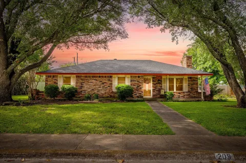 209 Hillcrest Drive