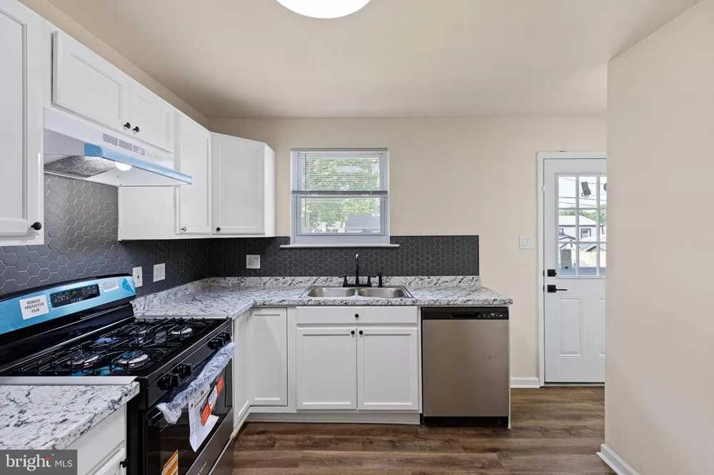 16 IVY LANE New Castle, DE 19720