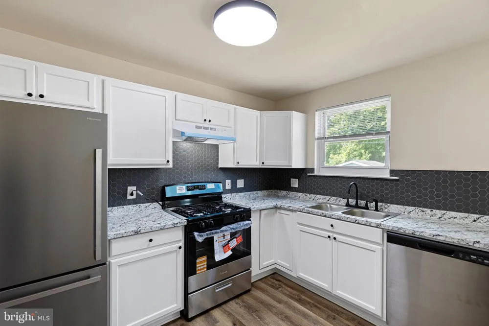 16 IVY LANE New Castle, DE 19720