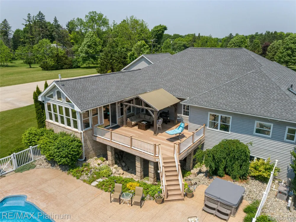 8922 McClements Road Brighton City, MI 48114