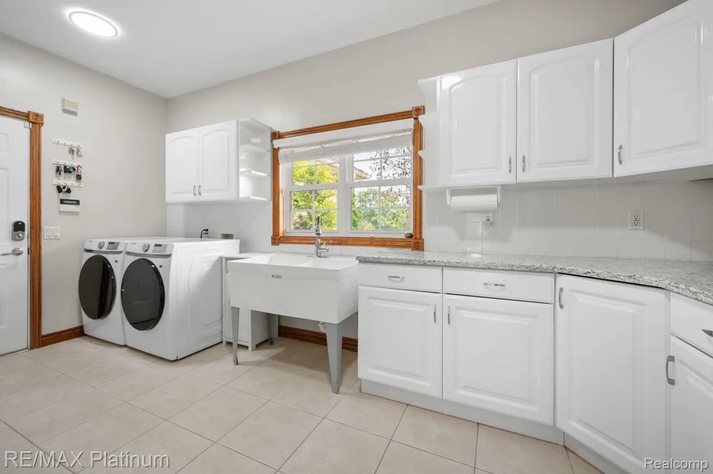 8922 McClements Road Brighton City, MI 48114