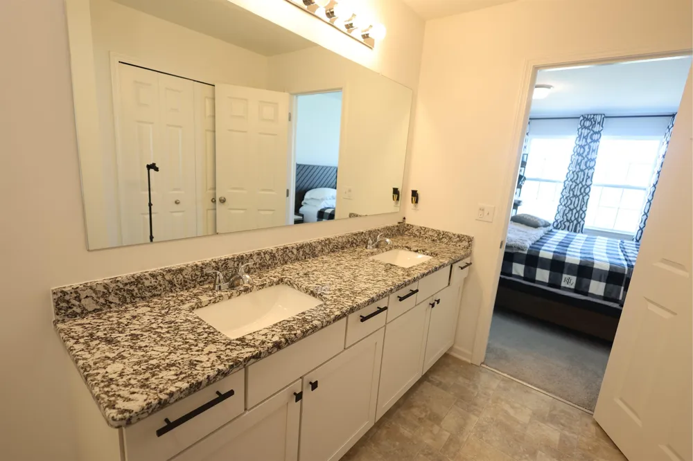 41261 Snowdon Drive Clinton Charter Township, MI 48038
