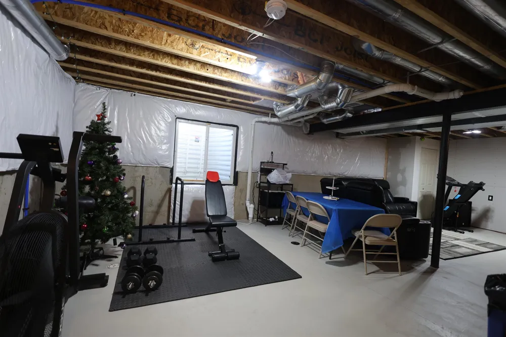 41261 Snowdon Drive Clinton Charter Township, MI 48038