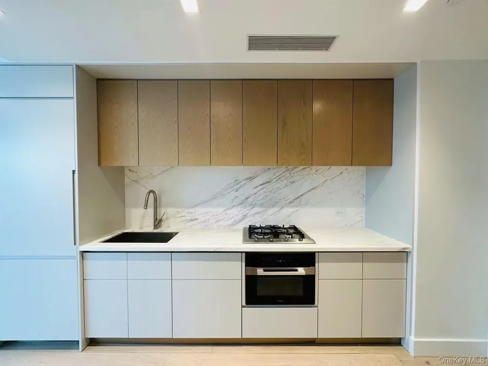 208 Delancey Street #10E New York (Manhattan), NY 10002