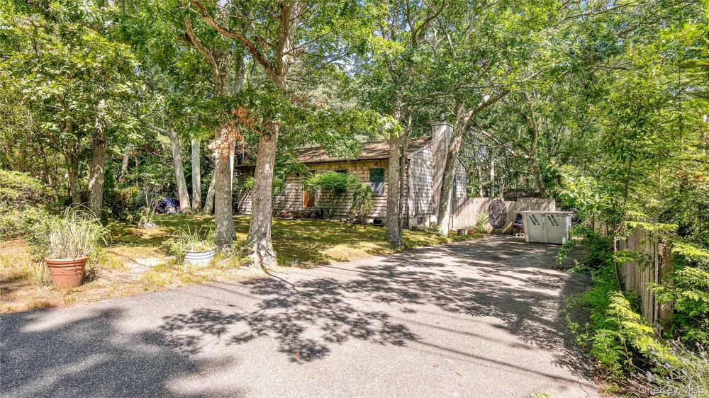 29 Boatheaders Lane East Hampton, NY 11937