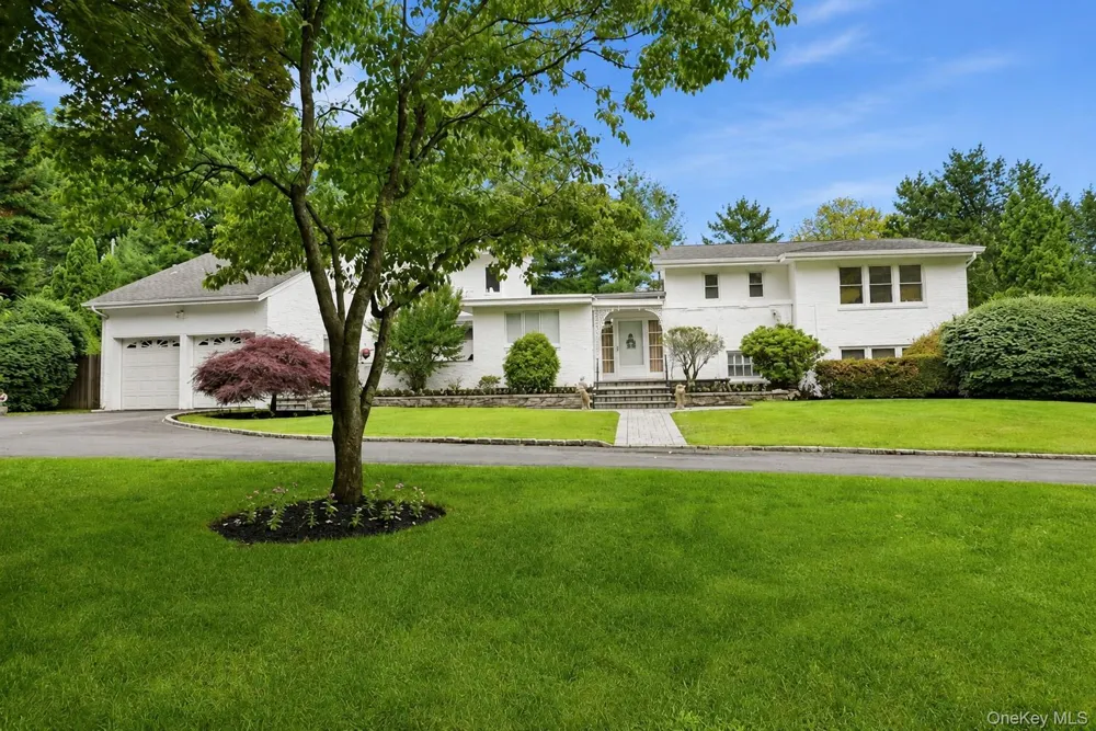 39 Upper Drive Huntington Bay, NY 11743