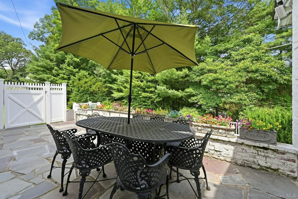 39 Upper Drive Huntington Bay, NY 11743