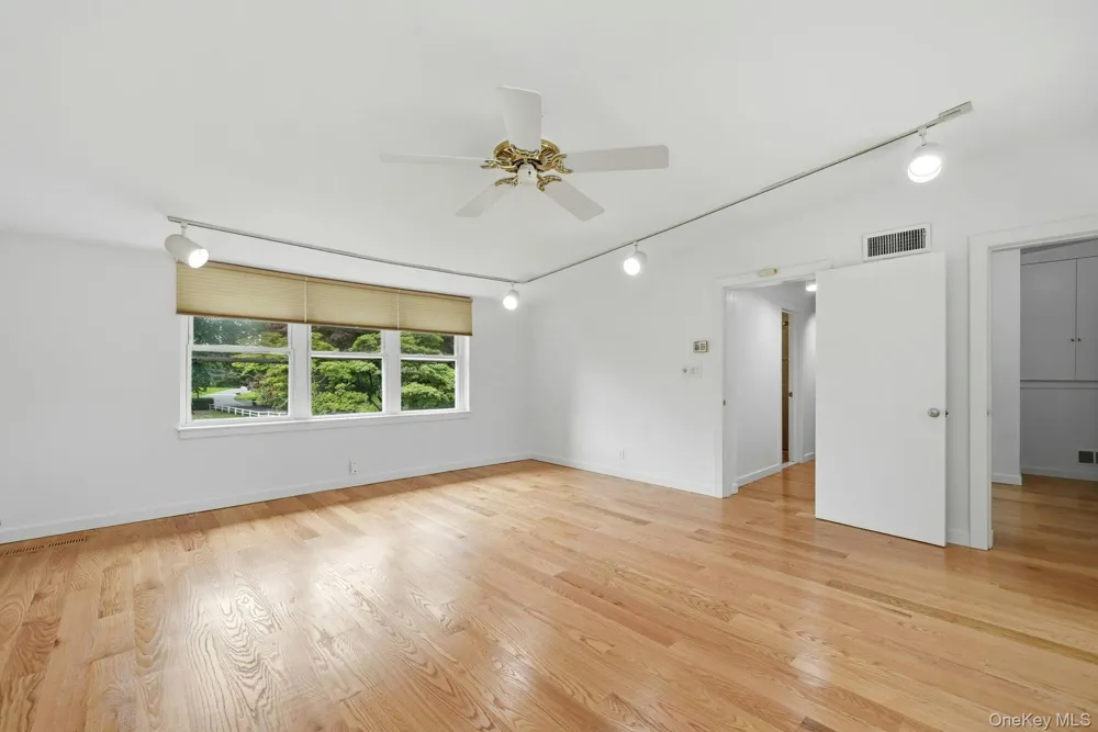 39 Upper Drive Huntington Bay, NY 11743