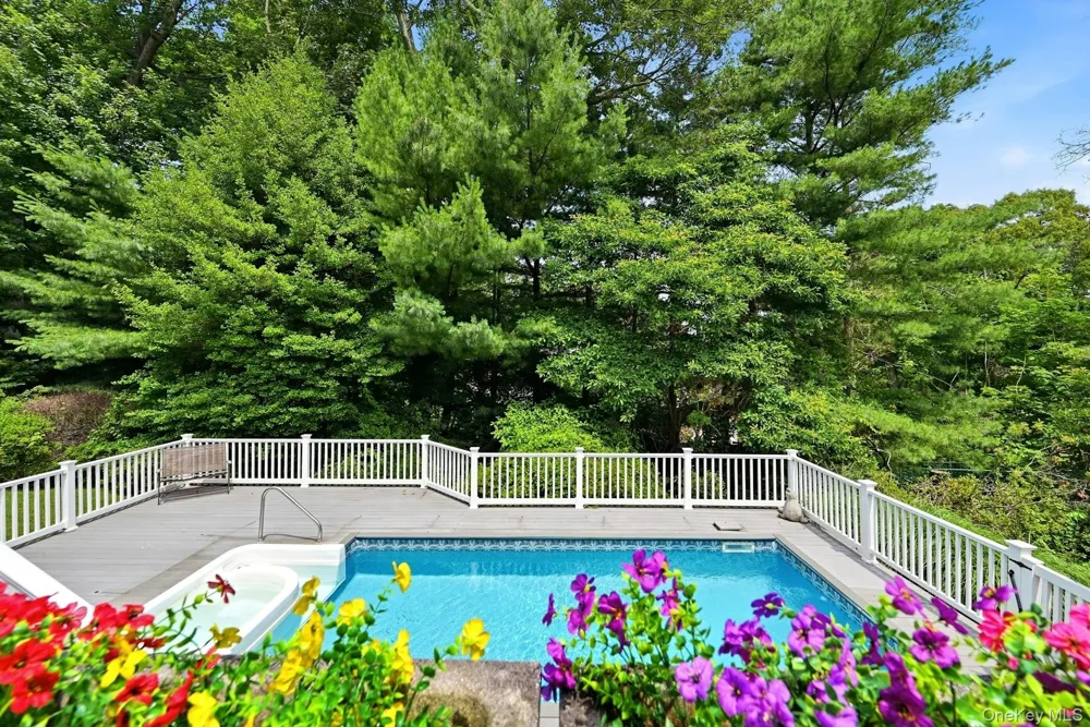 39 Upper Drive Huntington Bay, NY 11743