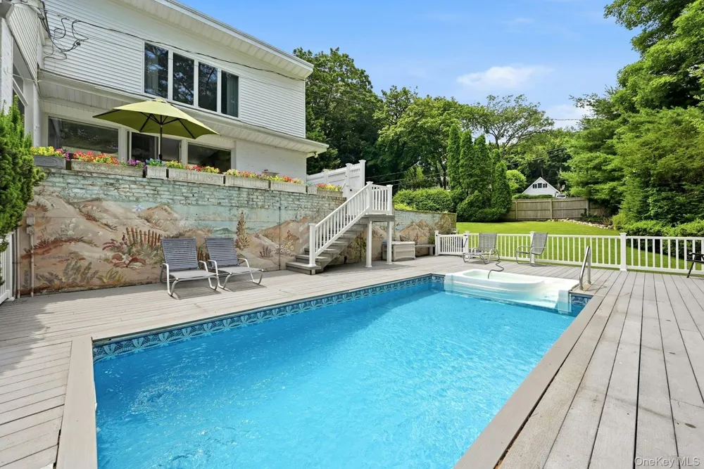 39 Upper Drive Huntington Bay, NY 11743