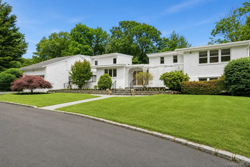 39 Upper Drive Huntington Bay, NY 11743
