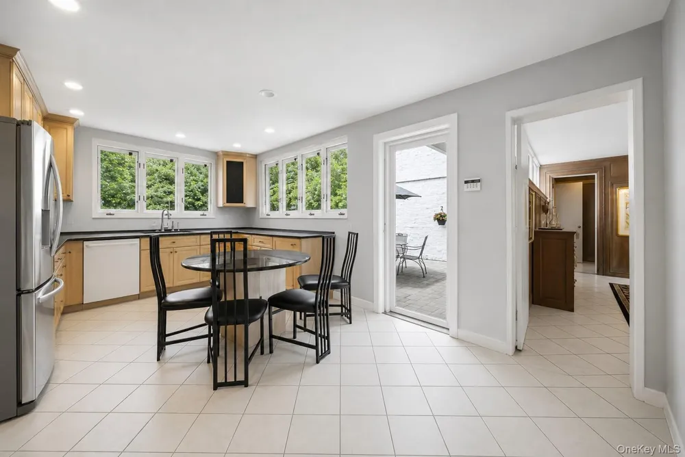 39 Upper Drive Huntington Bay, NY 11743