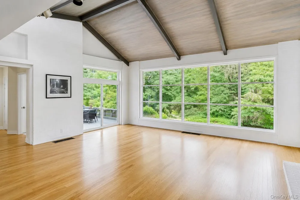 39 Upper Drive Huntington Bay, NY 11743