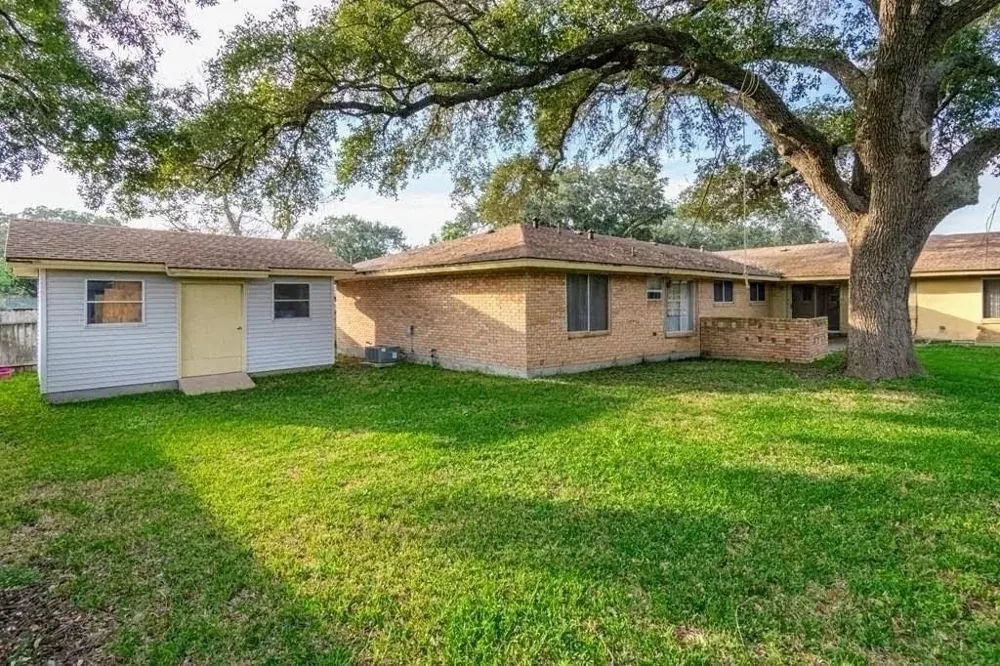 1118 Lincoln Street Alice, TX 78332