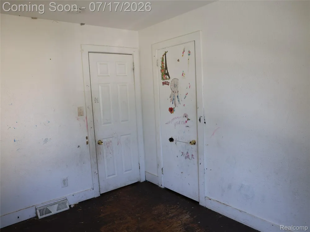 25920 Colgate Street Inkster City, MI 48141