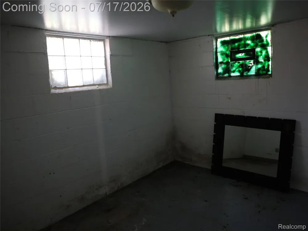 25920 Colgate Street Inkster City, MI 48141
