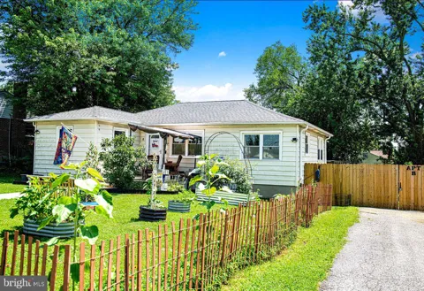 11 JEFFERSON AVENUE #B