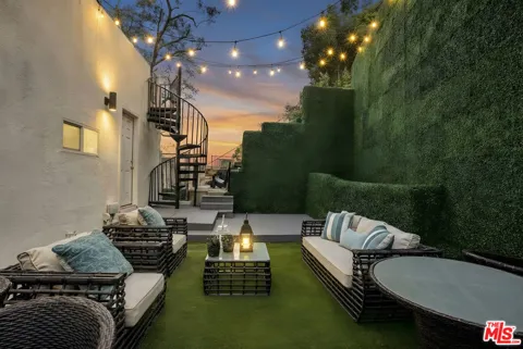4112 Vanetta Place