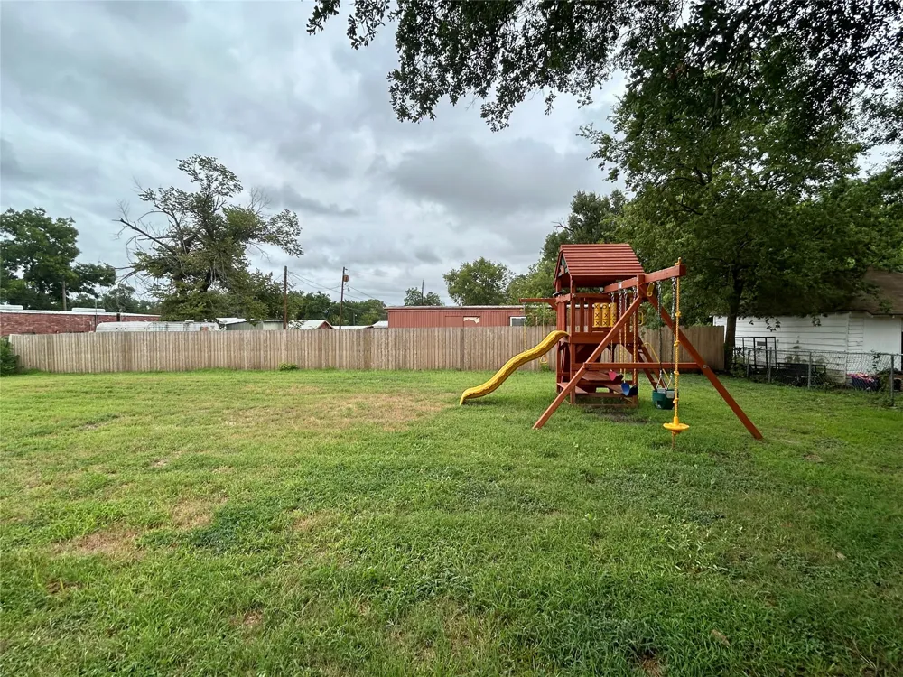 111 S Canton Street Mexia, TX 76667