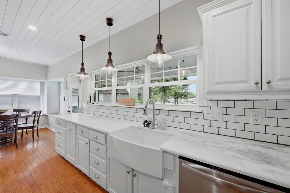 102 Mohawk Cove Lake Kiowa, TX 76240
