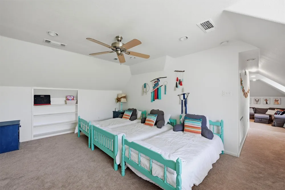 102 Mohawk Cove Lake Kiowa, TX 76240