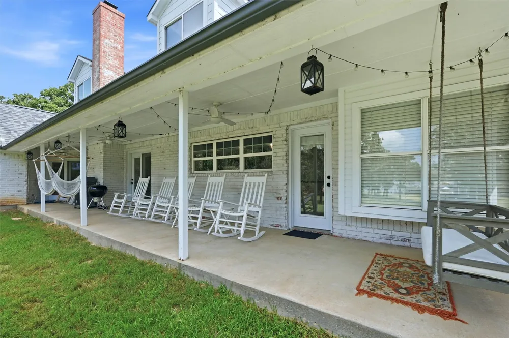 102 Mohawk Cove Lake Kiowa, TX 76240