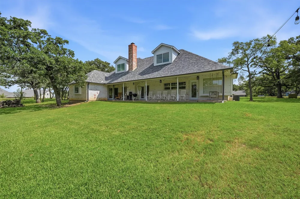 102 Mohawk Cove Lake Kiowa, TX 76240