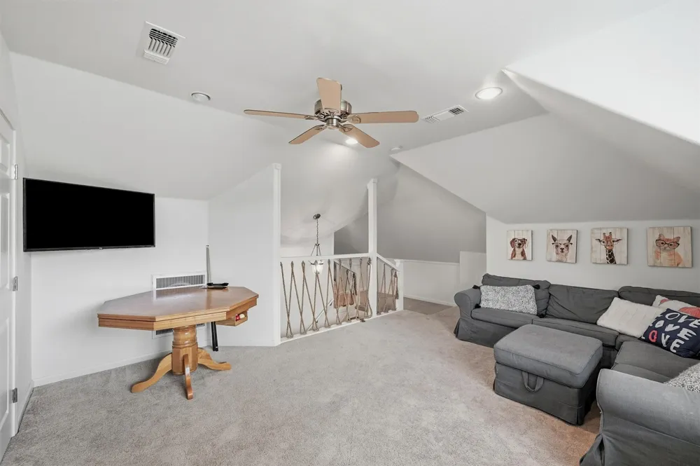 102 Mohawk Cove Lake Kiowa, TX 76240