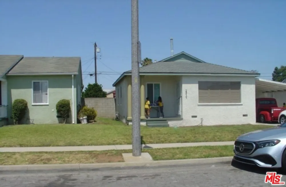 1317 W School Street Compton, CA 90220