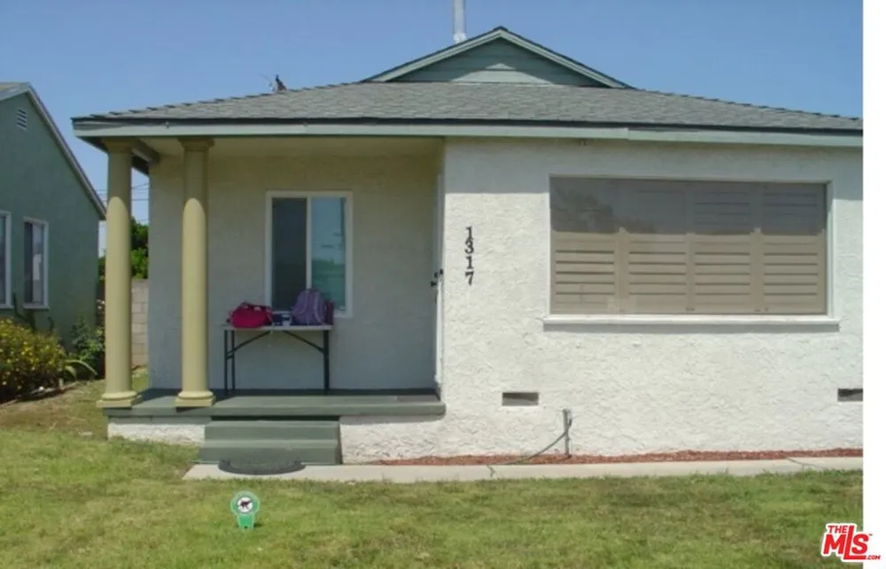 1317 W School Street Compton, CA 90220