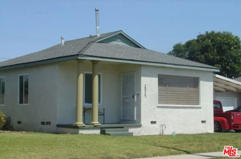 1317 W School Street Compton, CA 90220