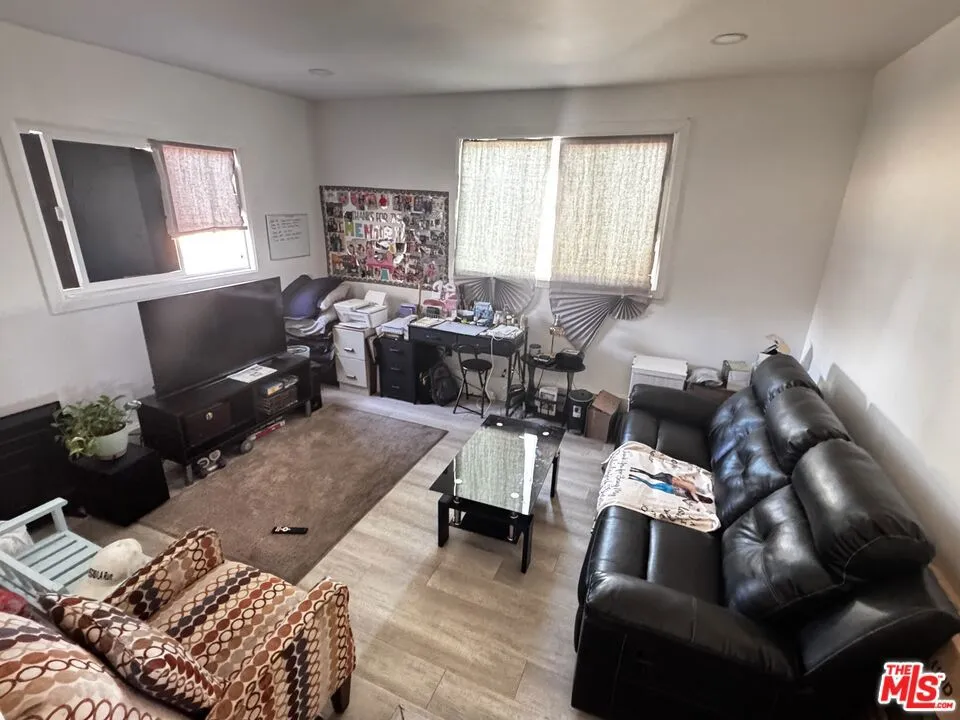 1317 W School Street Compton, CA 90220