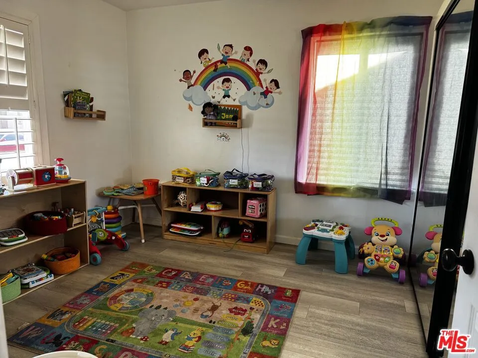 1317 W School Street Compton, CA 90220