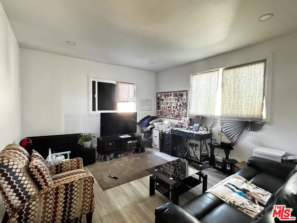 1317 W School Street Compton, CA 90220