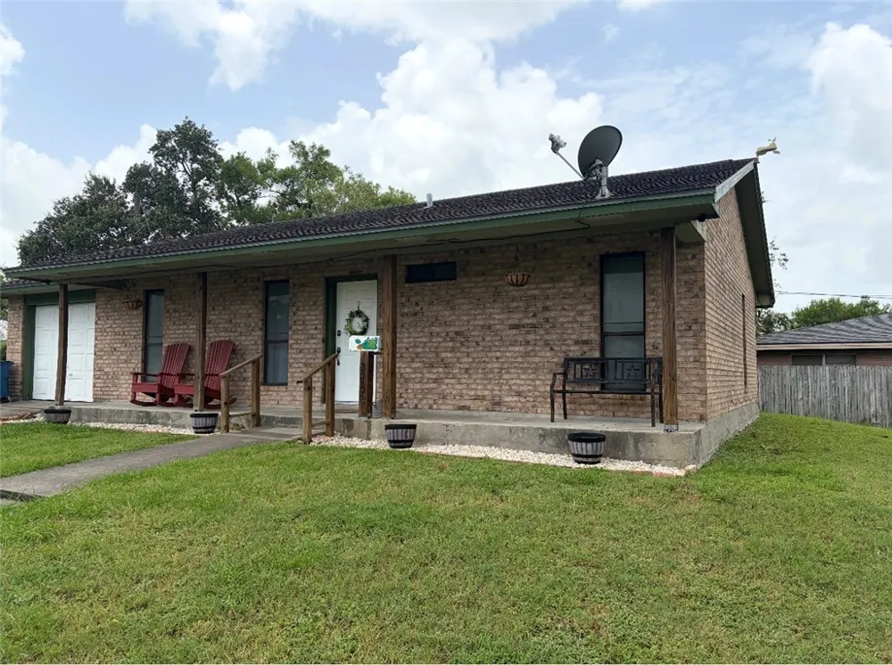 225 Sehorn Street Sinton, TX 78387
