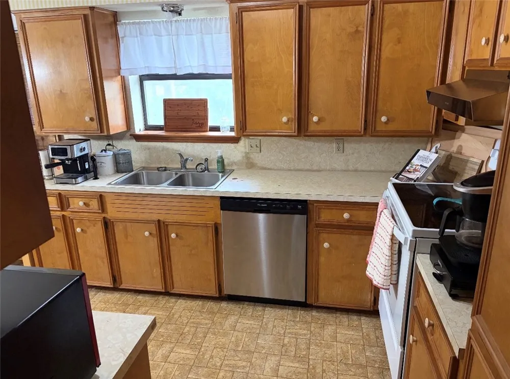 225 Sehorn Street Sinton, TX 78387