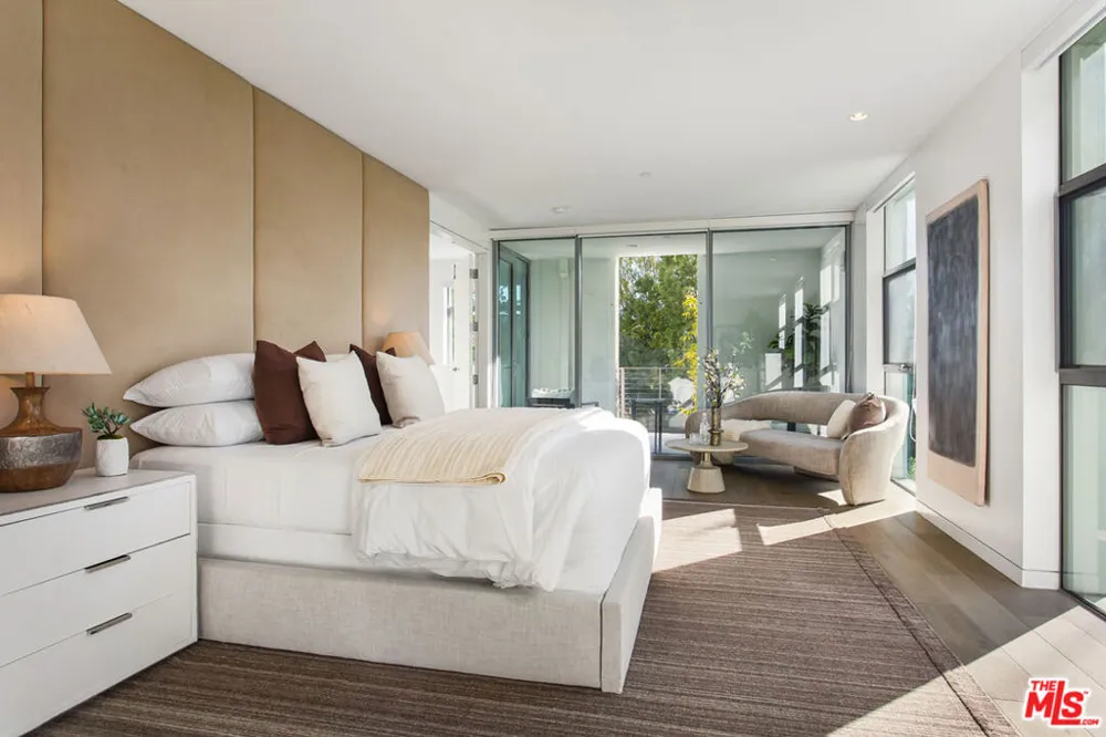 8600 Wilshire Boulevard #TH2 Beverly Hills, CA 90211