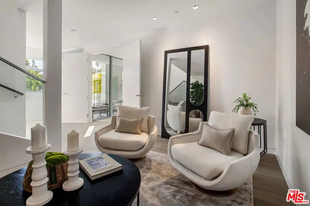 8600 Wilshire Boulevard #TH2 Beverly Hills, CA 90211