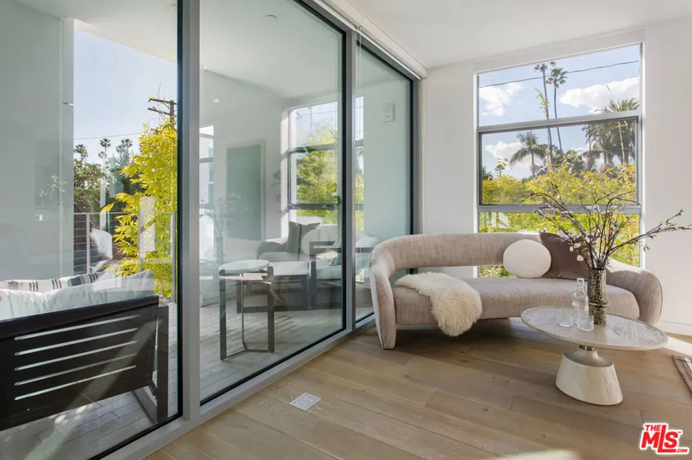 8600 Wilshire Boulevard #TH2 Beverly Hills, CA 90211