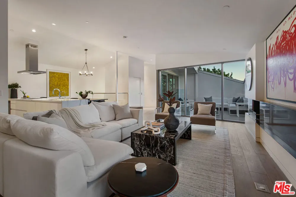 8600 Wilshire Boulevard #TH2 Beverly Hills, CA 90211