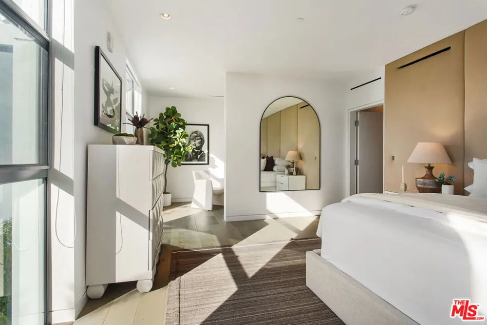 8600 Wilshire Boulevard #TH2 Beverly Hills, CA 90211