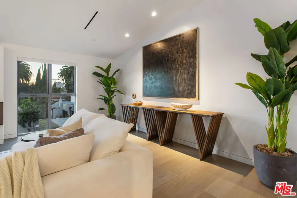 8600 Wilshire Boulevard #TH2 Beverly Hills, CA 90211